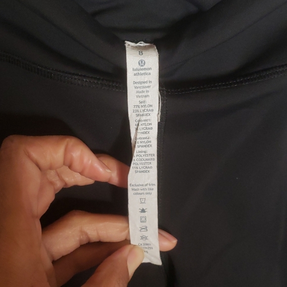Lululemon black capris pant. Sz 8 - Picture 5 of 6
